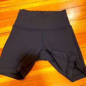 Lululemon 4’’ biker shorts never worn!